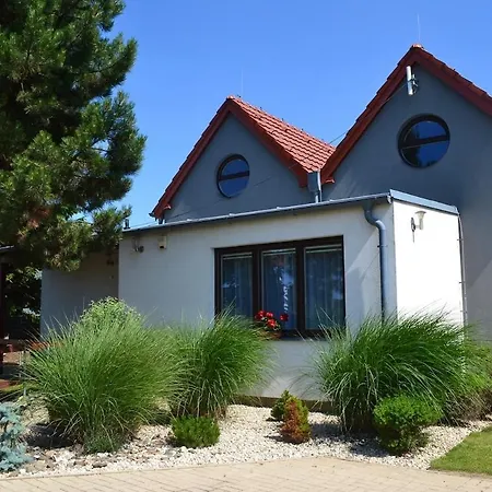 Newly Renovated House Near Prague 아파트 *