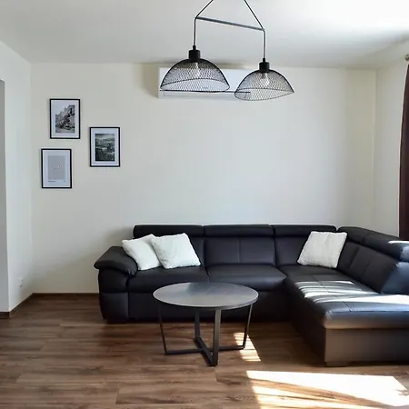 아파트 Newly Renovated House Near Prague *